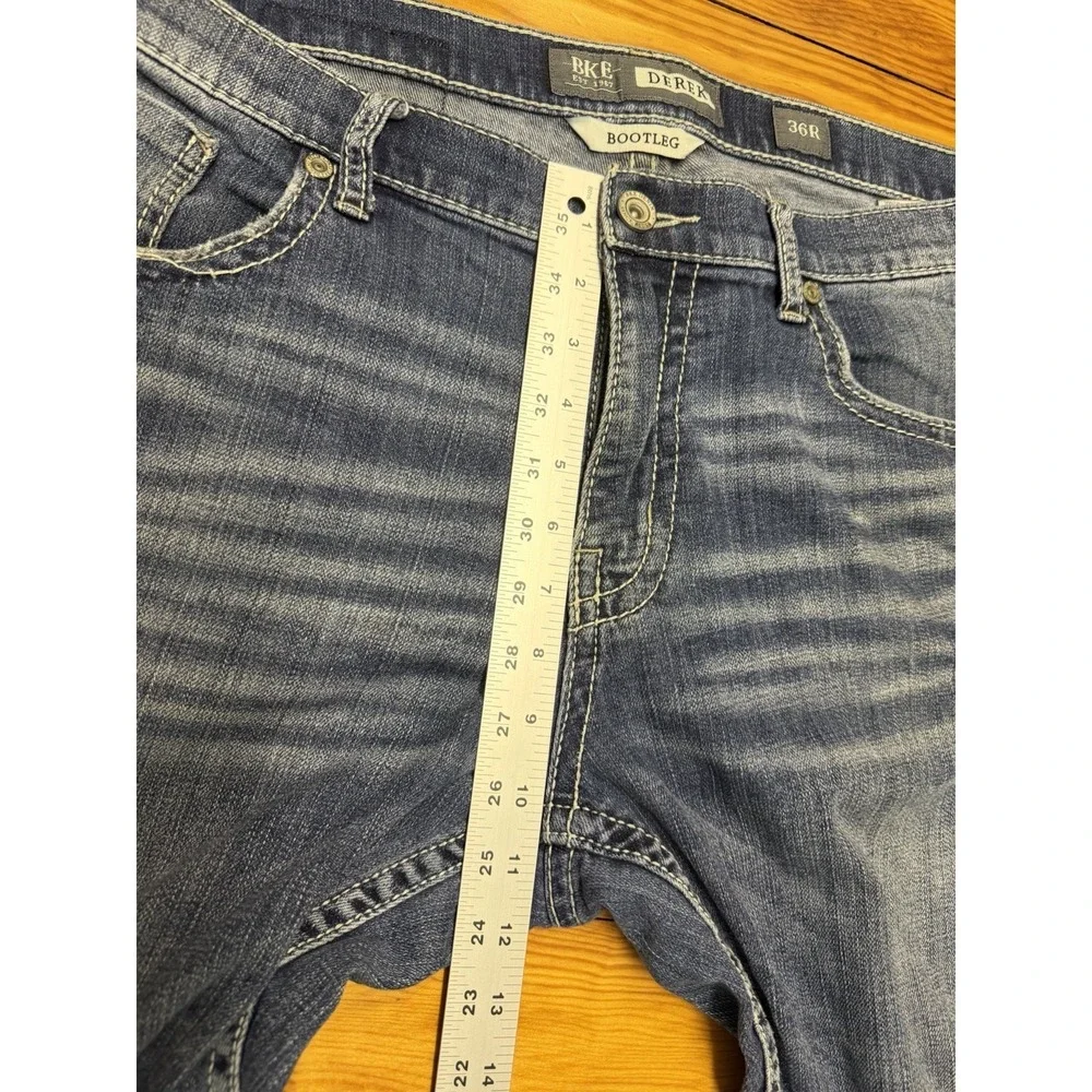 BKE Buckle Jeans Mens 36R Derek Bootleg Medium Wash Denim Western Denim